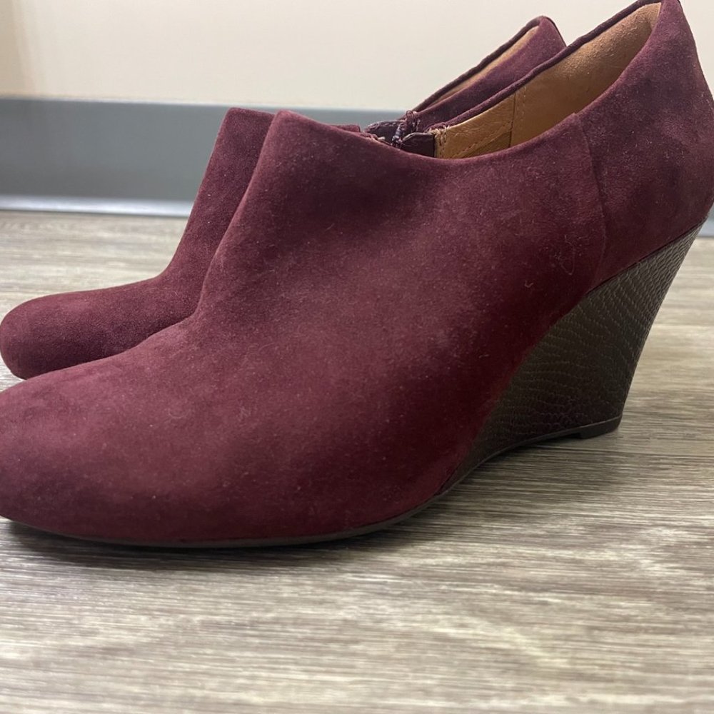 Clarks burgundy suede booties